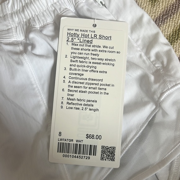 NWT Lululemon hotty hot short 2.5" white - Picture 2 of 4